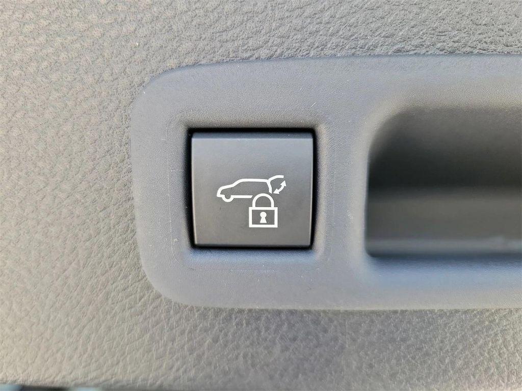 new 2025 Toyota Sienna car, priced at $47,682