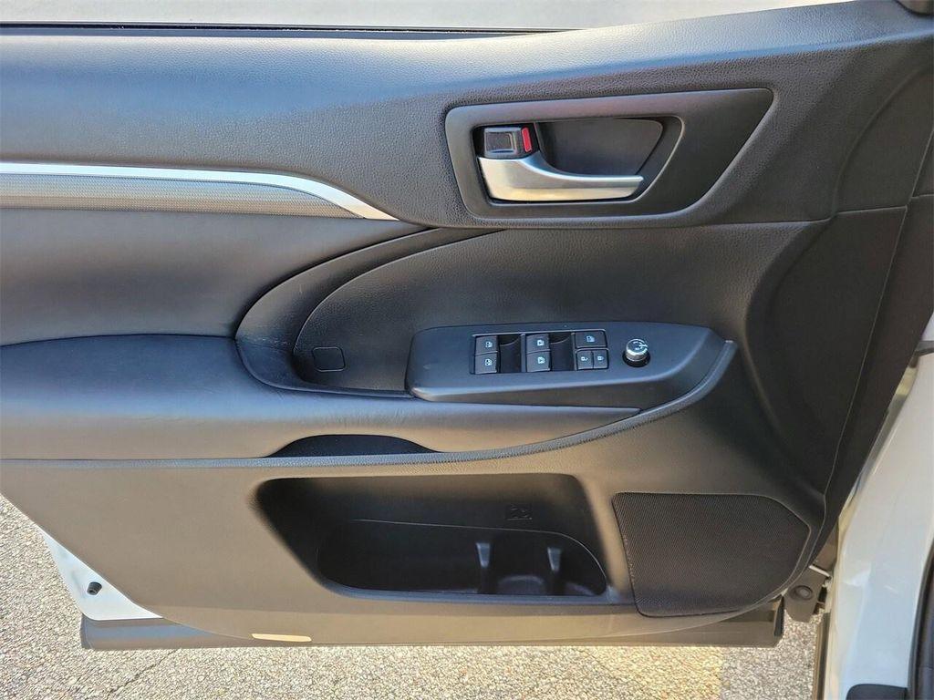 used 2019 Toyota Highlander car, priced at $22,895