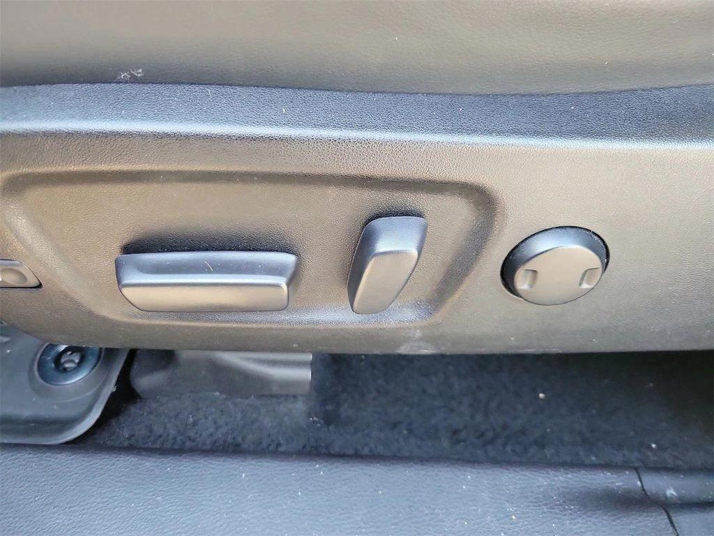 used 2019 Toyota Highlander car, priced at $22,895