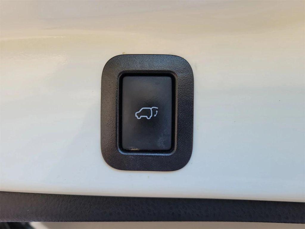 used 2019 Toyota Highlander car, priced at $22,895