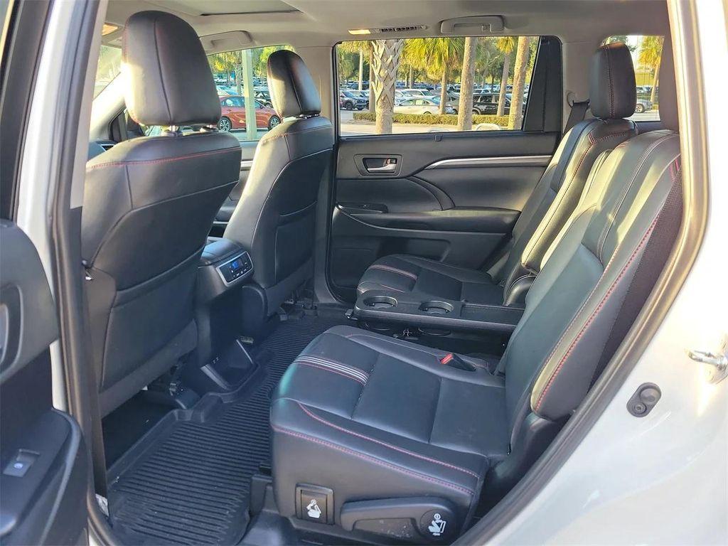 used 2019 Toyota Highlander car, priced at $22,895