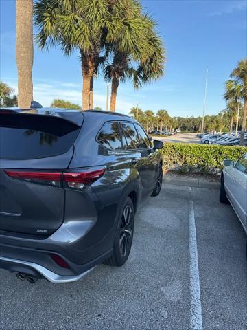 used 2022 Toyota Highlander car, priced at $34,495