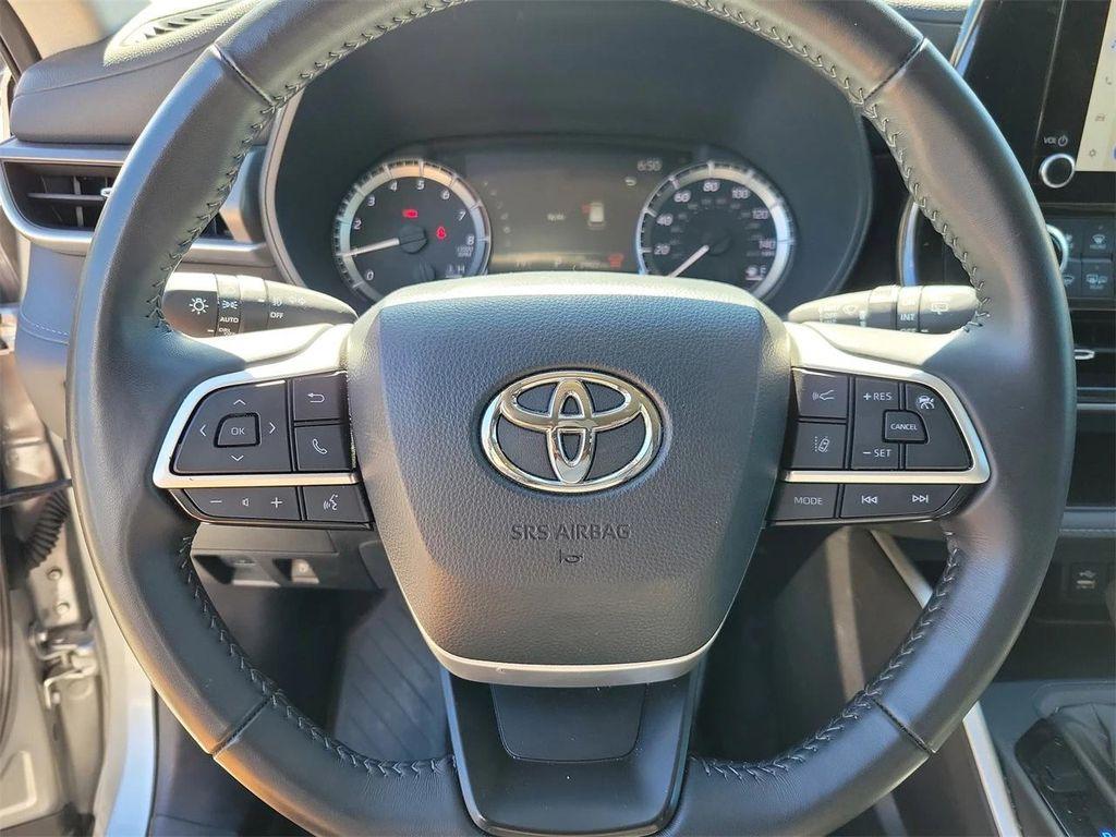 used 2024 Toyota Highlander car, priced at $35,695