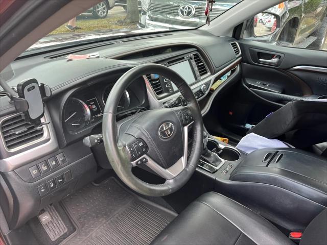 used 2014 Toyota Highlander car, priced at $21,395