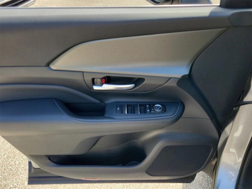 used 2025 Toyota Grand Highlander car, priced at $44,995