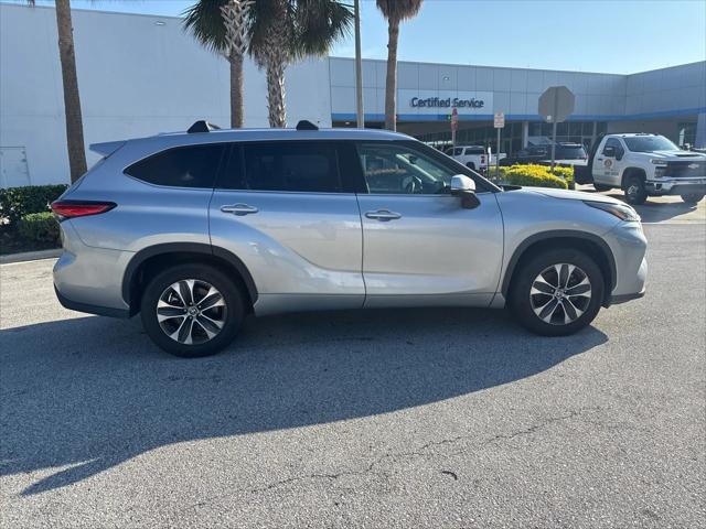 used 2022 Toyota Highlander car, priced at $32,495