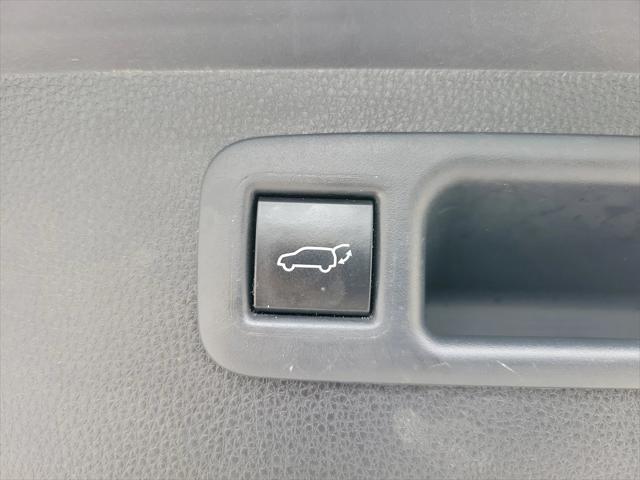 used 2022 Toyota Highlander car, priced at $31,495
