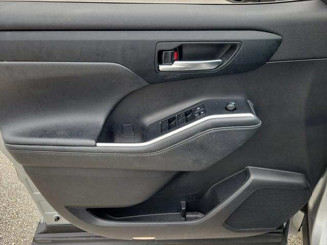 used 2022 Toyota Highlander car, priced at $31,495