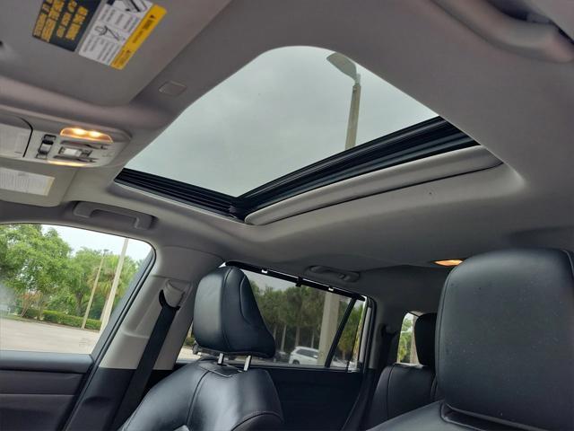used 2022 Toyota Highlander car, priced at $31,495