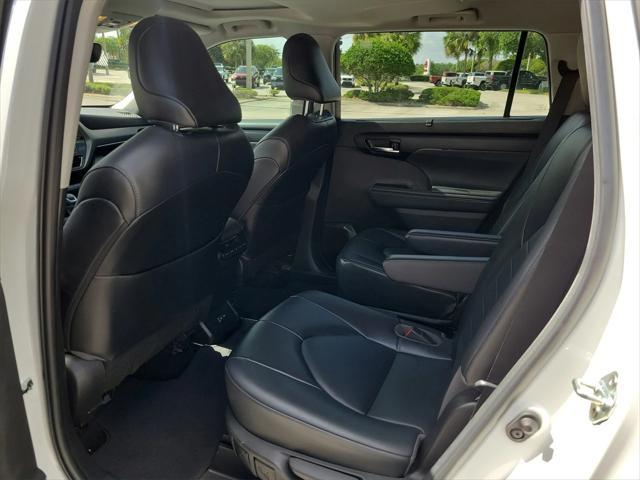 used 2022 Toyota Highlander car, priced at $30,495