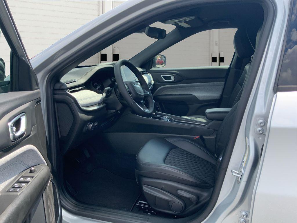 new 2025 Jeep Compass car, priced at $26,499