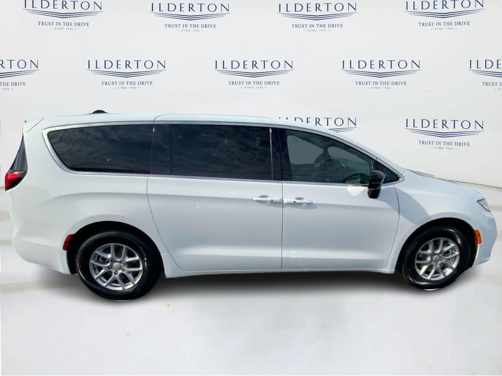 new 2026 Chrysler Pacifica car, priced at $40,145