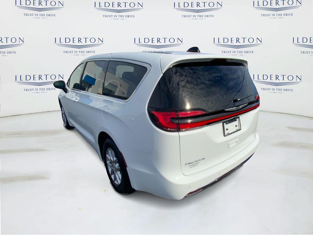 new 2026 Chrysler Pacifica car, priced at $40,145