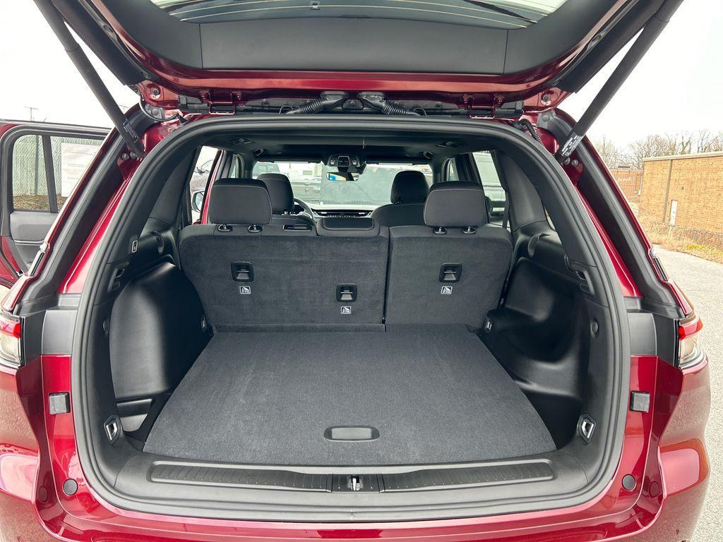 new 2025 Jeep Grand Cherokee car, priced at $37,749