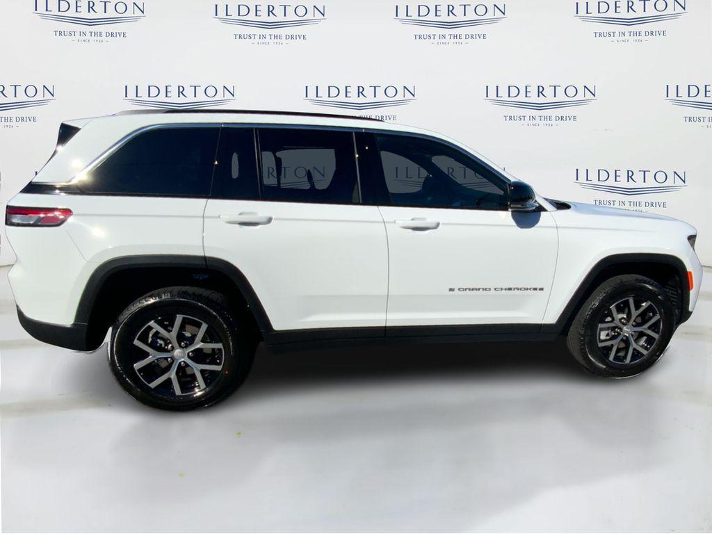 new 2025 Jeep Grand Cherokee car, priced at $40,499