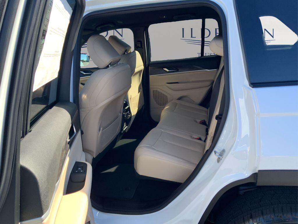 new 2025 Jeep Grand Cherokee car, priced at $40,499