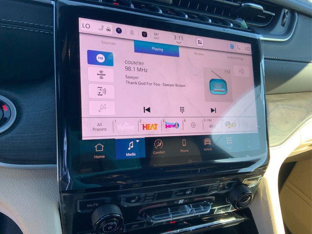 new 2025 Jeep Grand Cherokee car, priced at $40,499