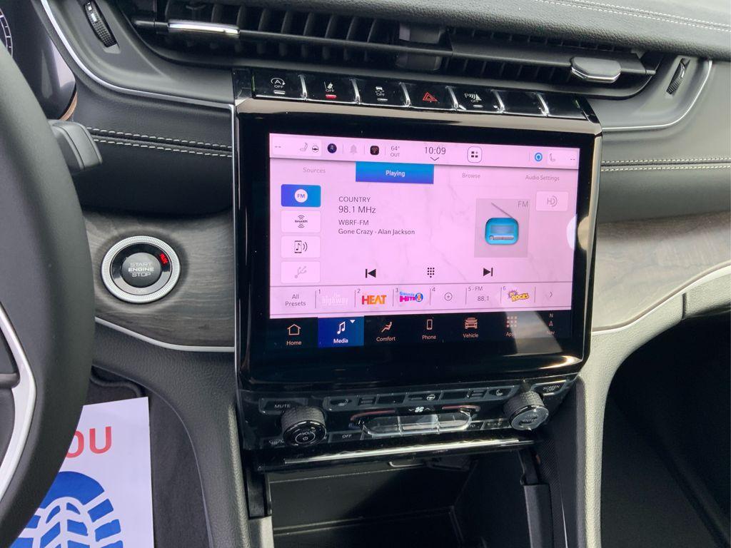 new 2025 Jeep Grand Cherokee car, priced at $44,735