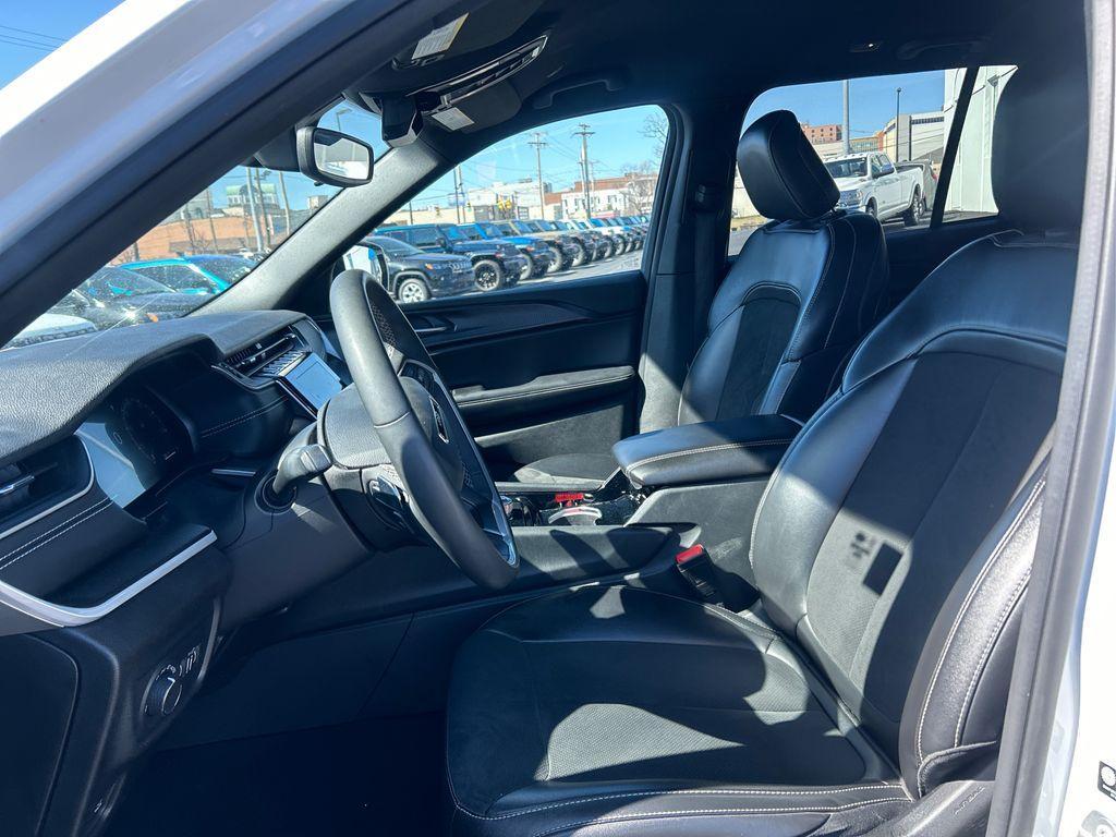 used 2023 Jeep Grand Cherokee car, priced at $28,795