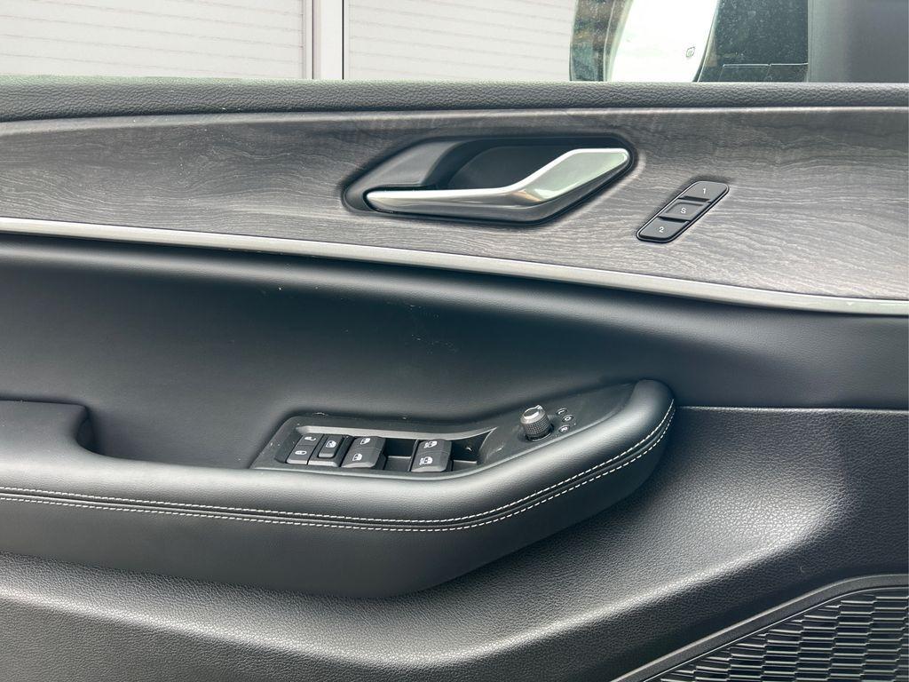 new 2025 Jeep Grand Cherokee car, priced at $40,249