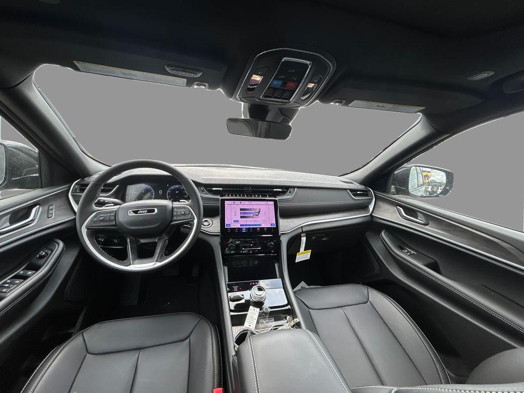 new 2025 Jeep Grand Cherokee car, priced at $40,249