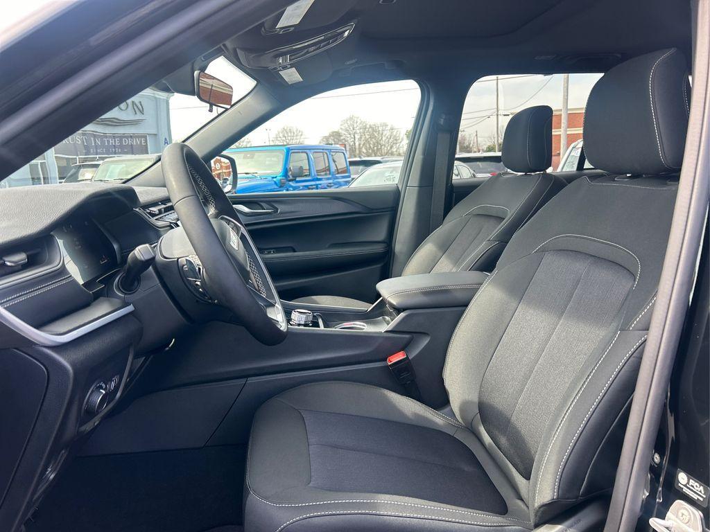 new 2025 Jeep Grand Cherokee car, priced at $35,249