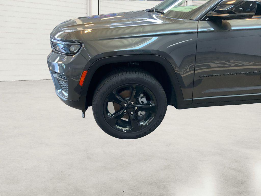 new 2025 Jeep Grand Cherokee car, priced at $36,749