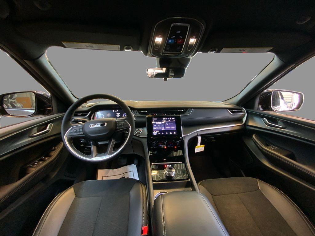 new 2025 Jeep Grand Cherokee car, priced at $36,749