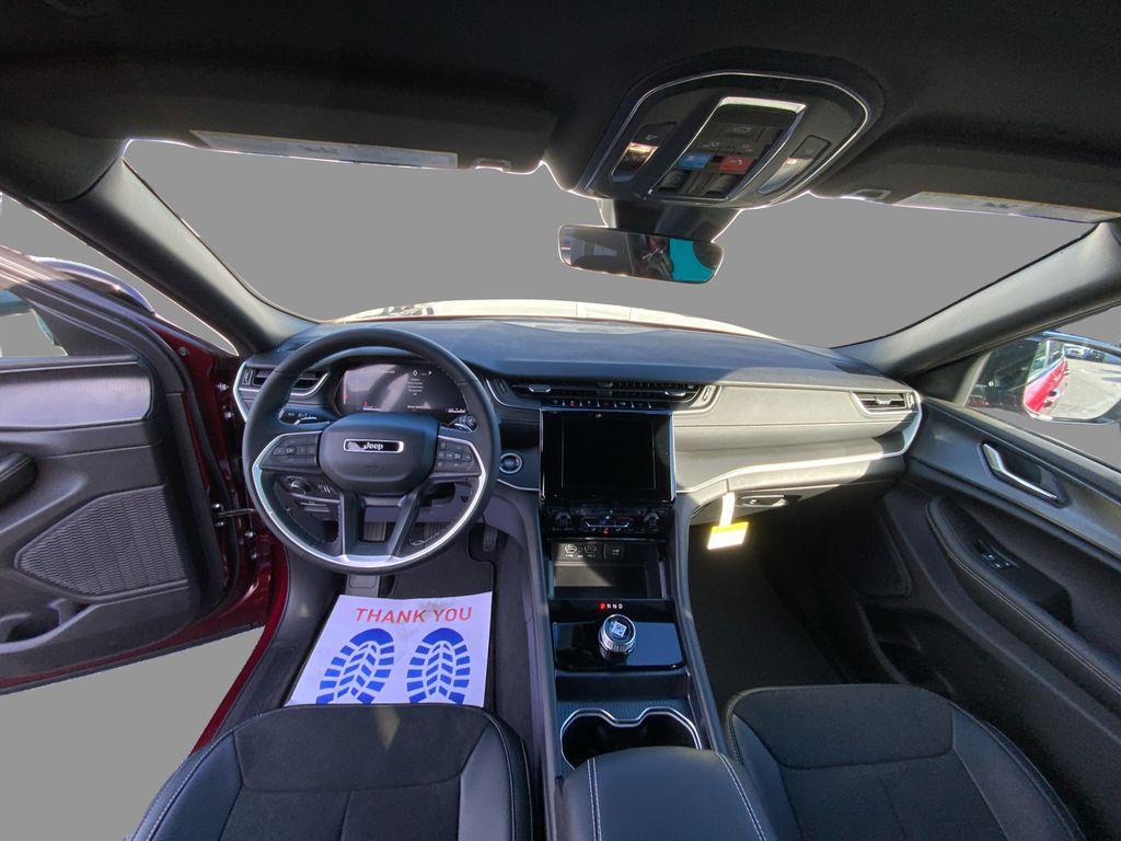 new 2025 Jeep Grand Cherokee car, priced at $43,375
