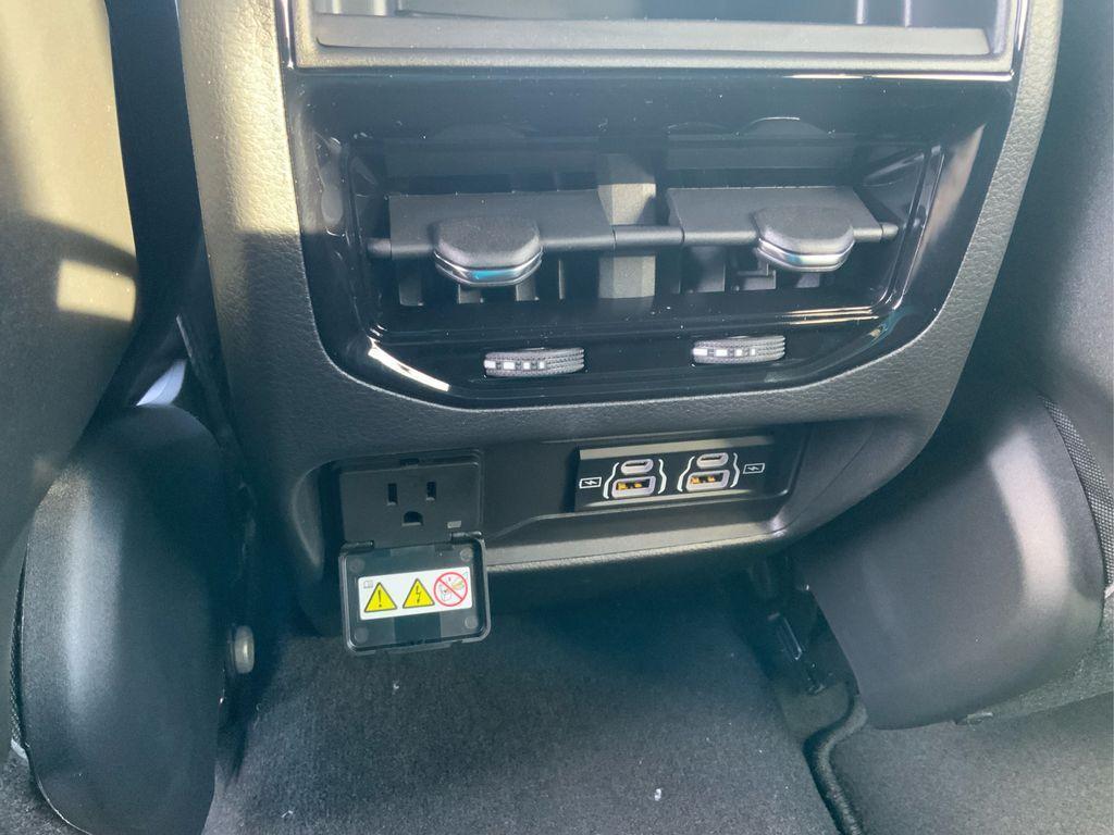 new 2025 Jeep Grand Cherokee car, priced at $43,375