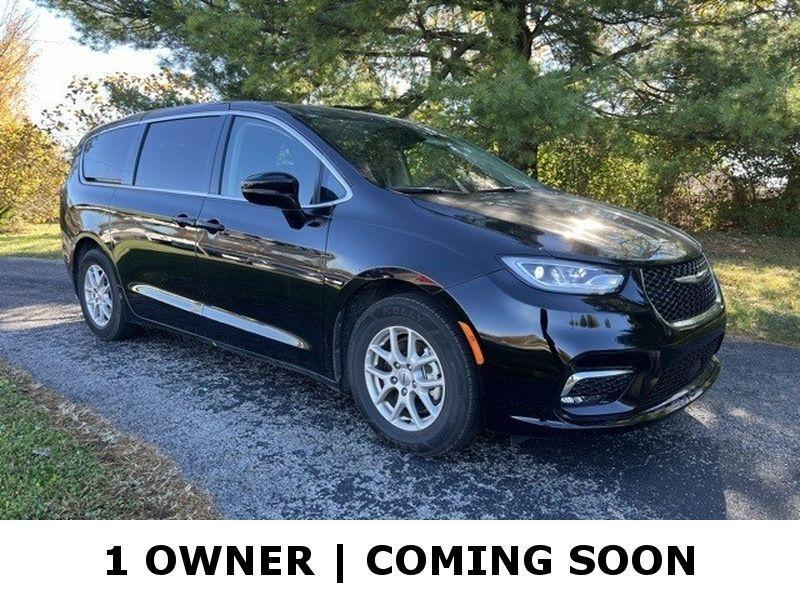 used 2024 Chrysler Pacifica car, priced at $27,906