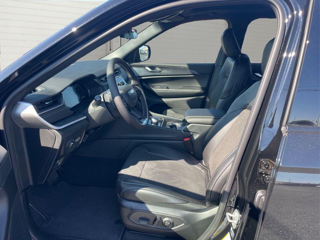 new 2025 Jeep Grand Cherokee L car, priced at $42,875