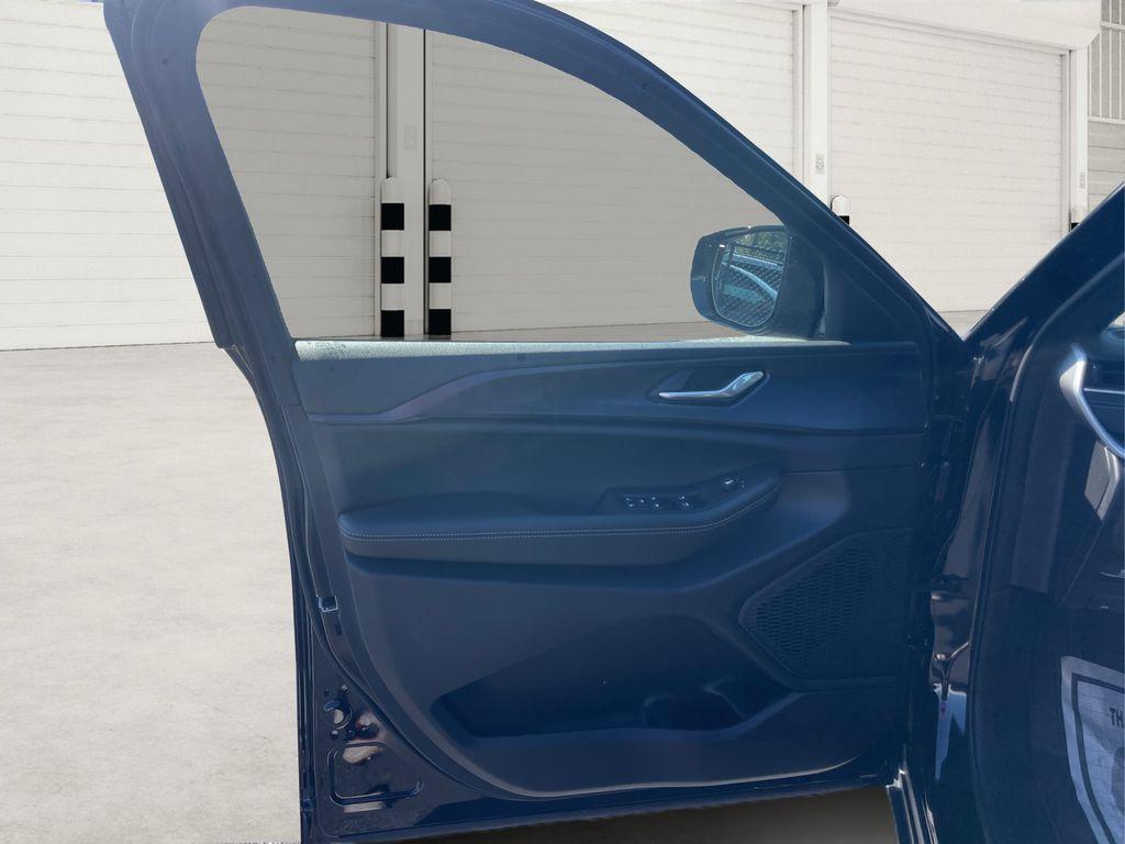 new 2025 Jeep Grand Cherokee L car, priced at $42,875