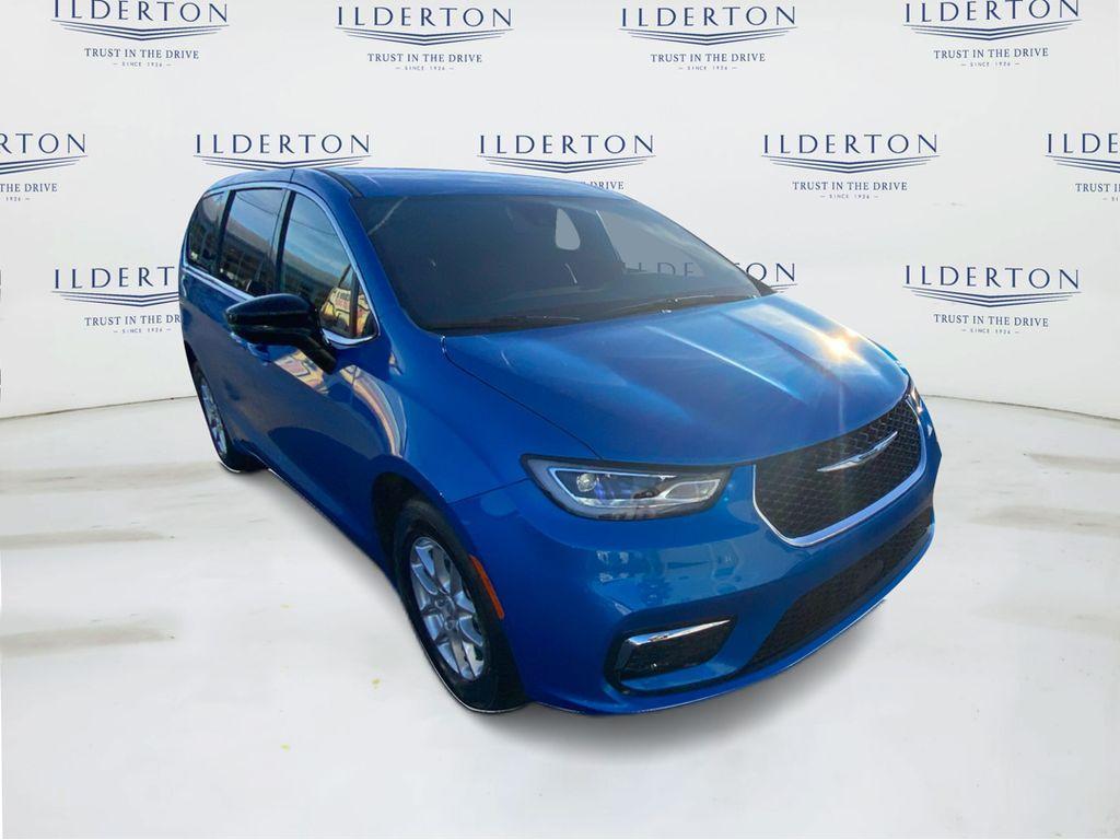 new 2026 Chrysler Pacifica car, priced at $40,640