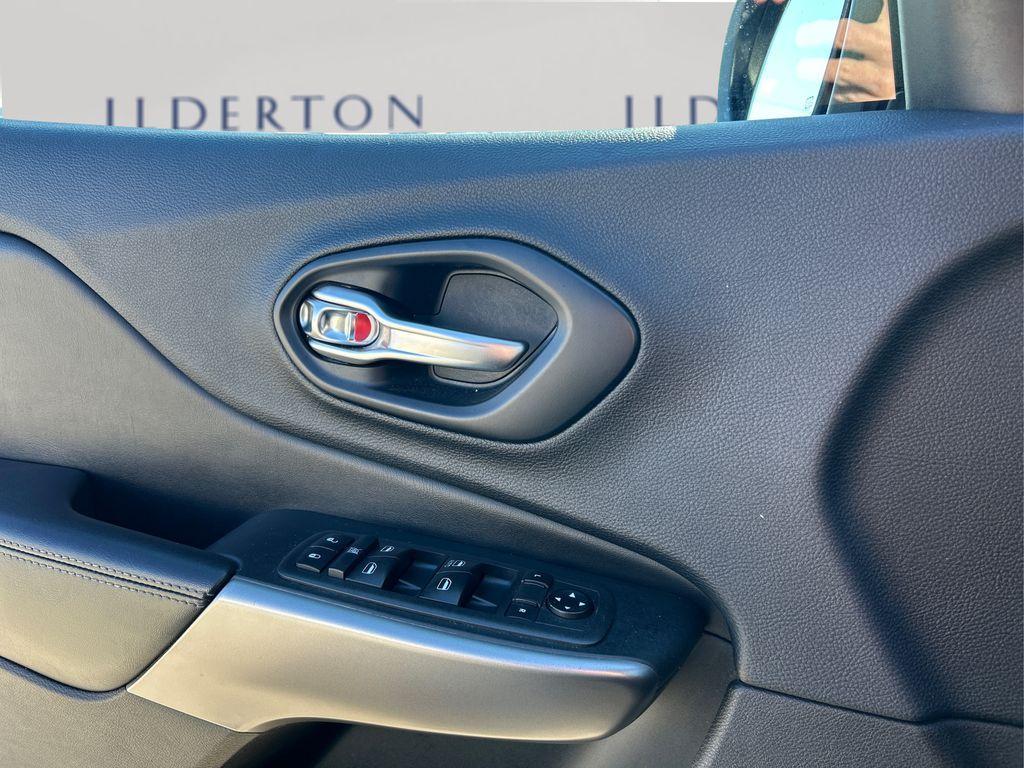 used 2019 Jeep Cherokee car, priced at $9,495