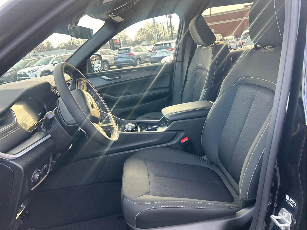 new 2025 Jeep Grand Cherokee car, priced at $37,249