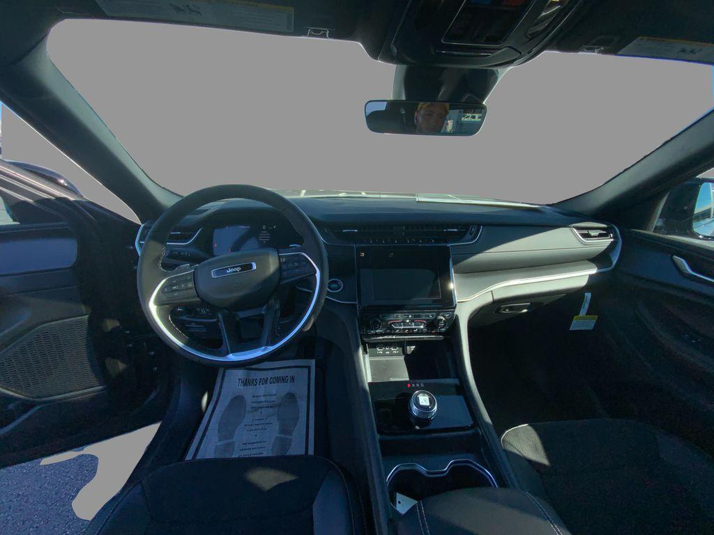 new 2025 Jeep Grand Cherokee car, priced at $41,749