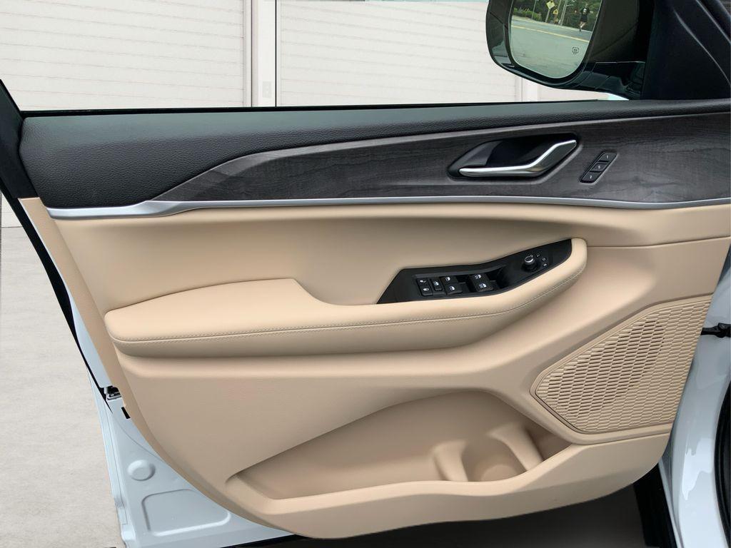 new 2025 Jeep Grand Cherokee car, priced at $43,499