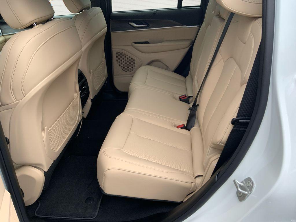 new 2025 Jeep Grand Cherokee car, priced at $43,499