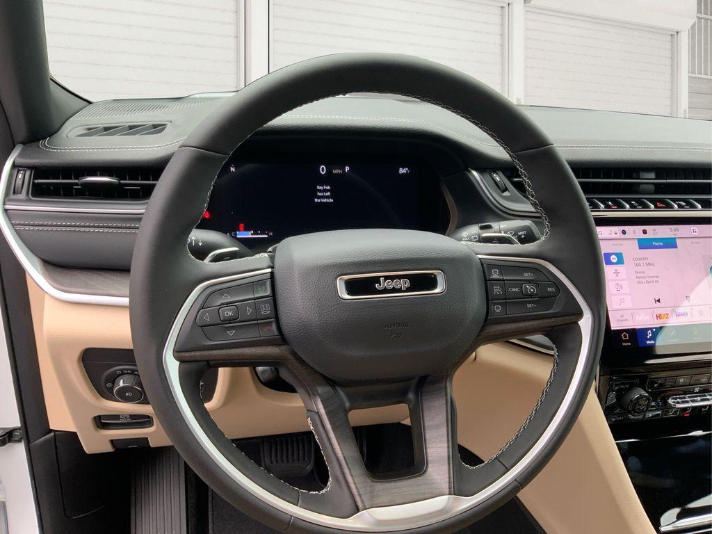 new 2025 Jeep Grand Cherokee car, priced at $43,499