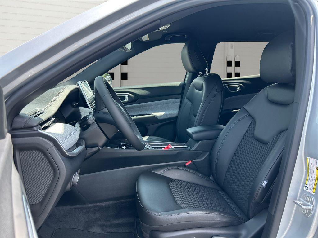 new 2025 Jeep Compass car, priced at $26,499