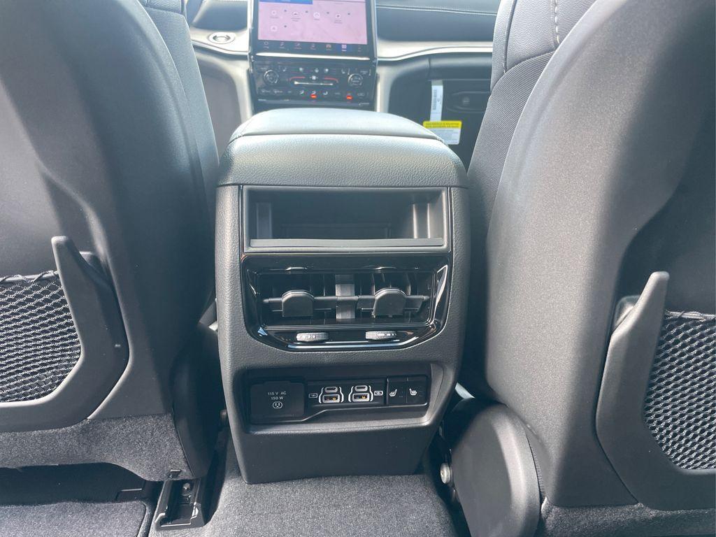 new 2025 Jeep Grand Cherokee car, priced at $45,999