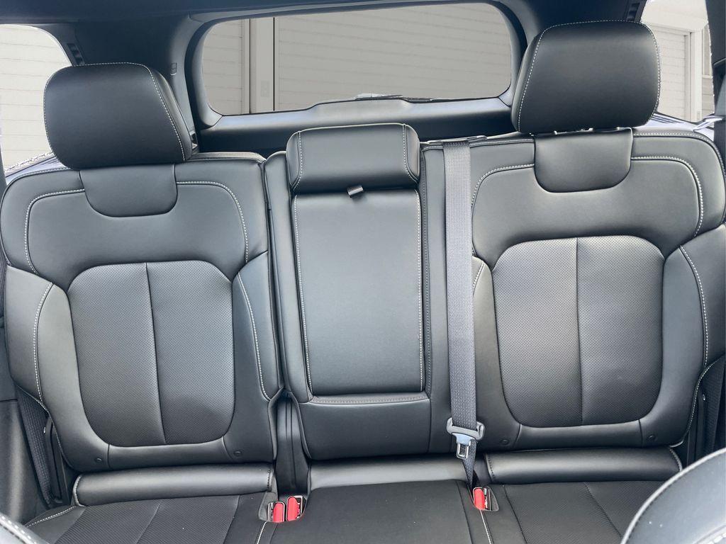 new 2025 Jeep Grand Cherokee car, priced at $45,999