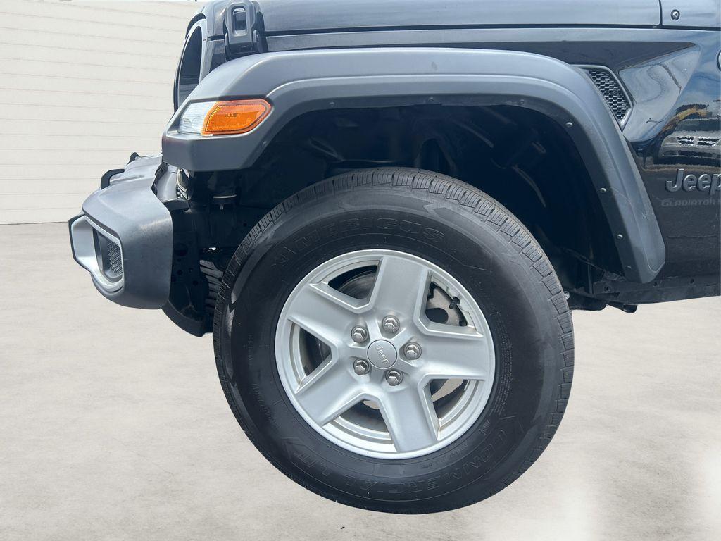 used 2023 Jeep Gladiator car, priced at $27,045