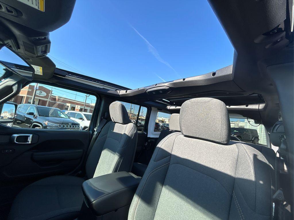 new 2025 Jeep Wrangler car, priced at $39,999