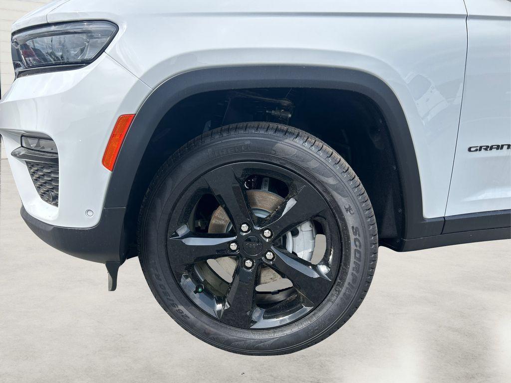 new 2025 Jeep Grand Cherokee car, priced at $46,249