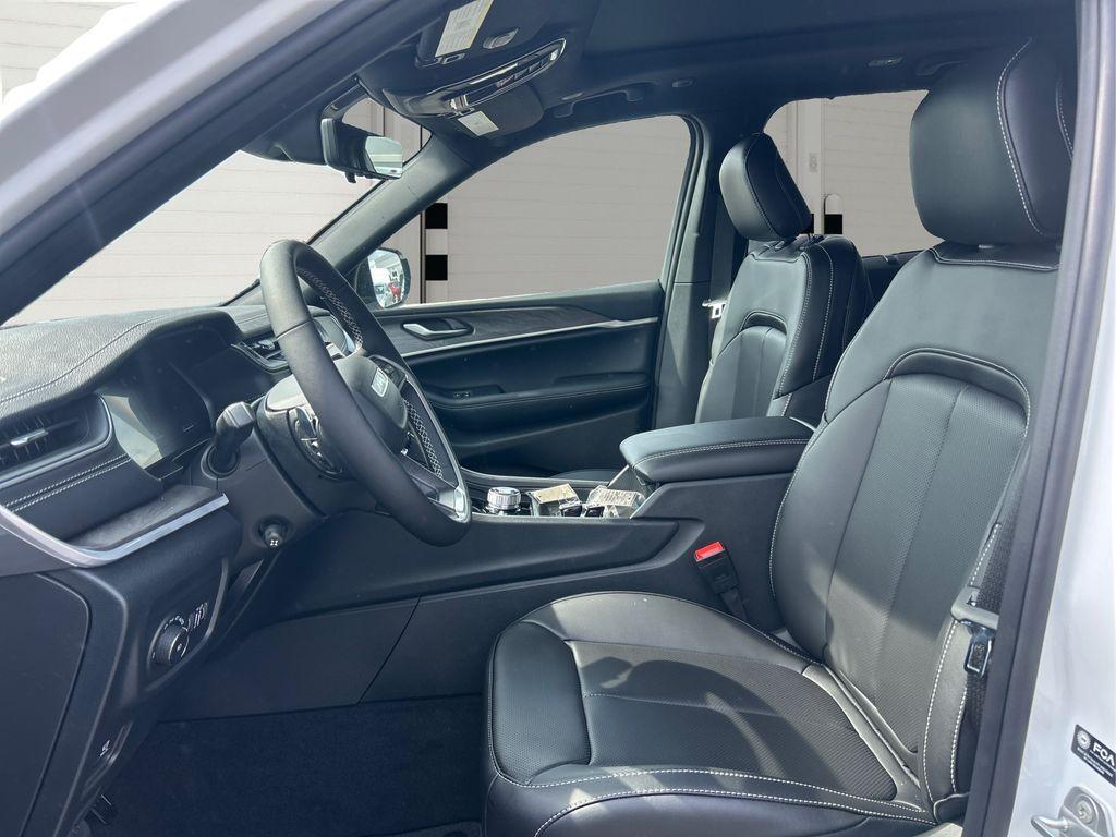 new 2025 Jeep Grand Cherokee car, priced at $46,249