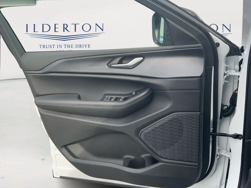 new 2025 Jeep Grand Cherokee car, priced at $39,999