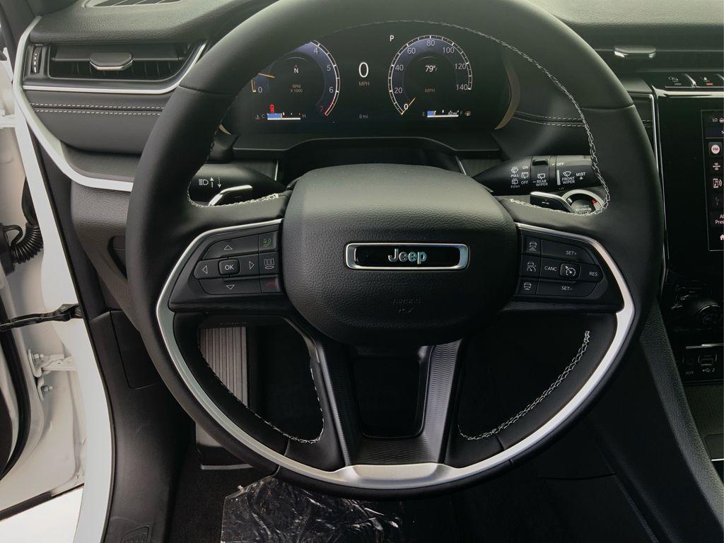 new 2025 Jeep Grand Cherokee car, priced at $39,999