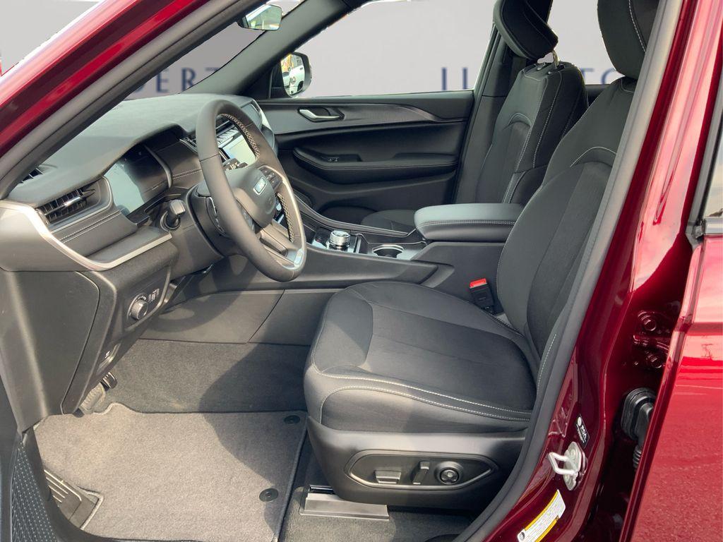 new 2025 Jeep Grand Cherokee car, priced at $35,420